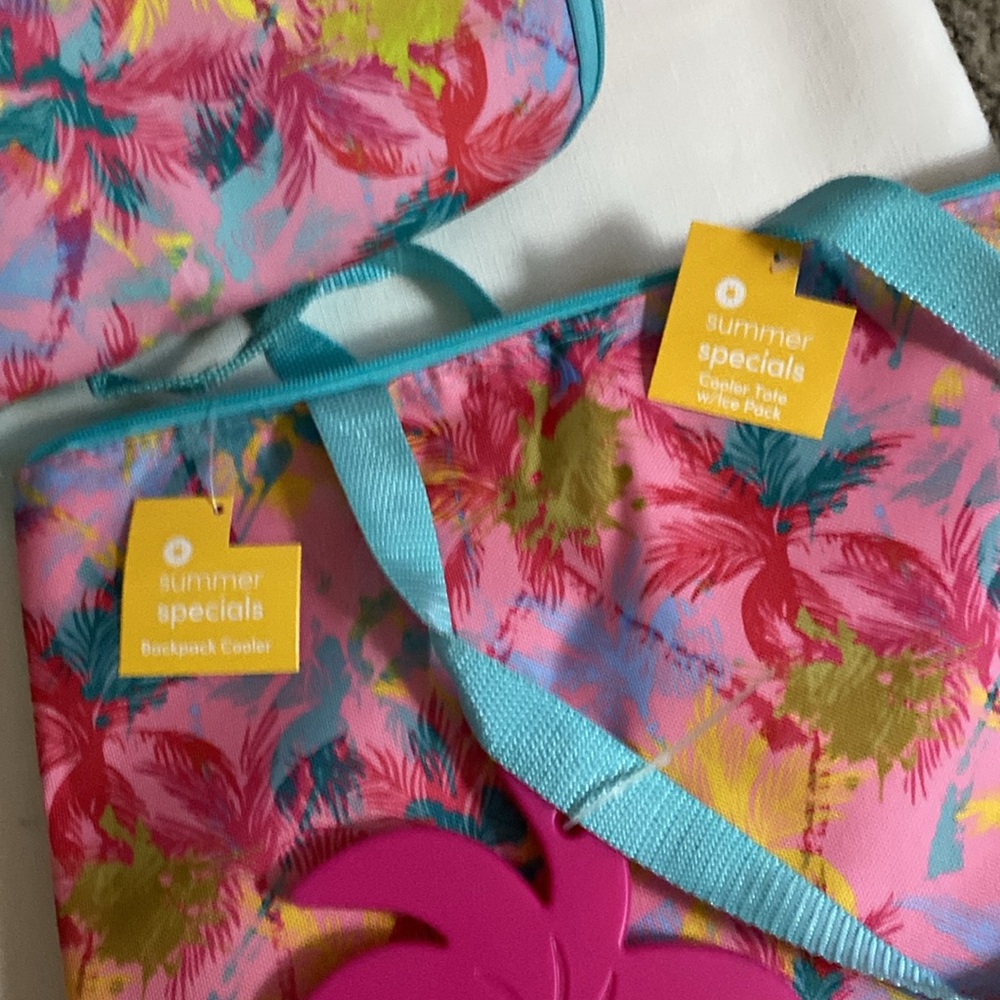 NWT - 2 Pc Beach Set - Backpack Cooler and Cooler Tote with Ice Pack - Picture 6 of 6